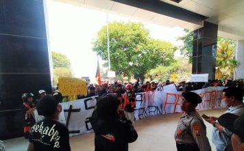 Sakeramania Lurug Kantor Dewan, Usulkan Persekabpas Dikelola Swasta