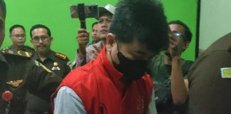 Tersangka Kasus Flare Bromo Diserahkan ke Kejari Kabupaten Probolinggo