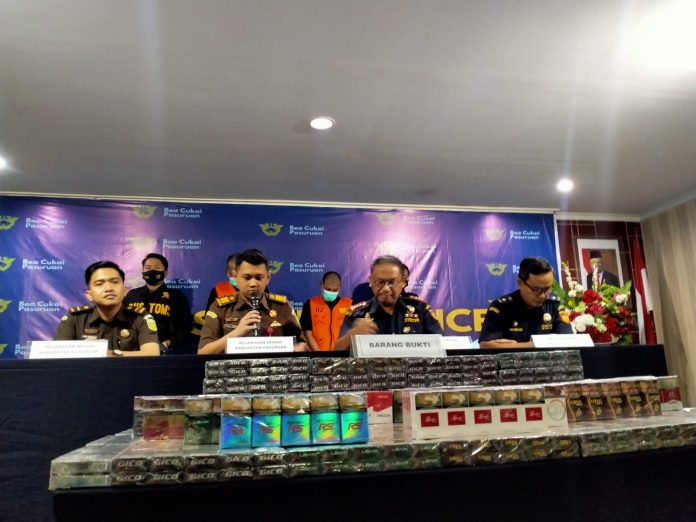 Bea Cukai Pasuruan Gagalkan Pengiriman Rokok Ilegal, Dua Orang Ditangkap