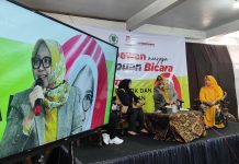 Wakil Ketua DPRD Kabupaten Pasuruan, Rias Yudikari Drastika (tengah), Rita Wahyunillah (pengusaha), Chodijah (guru penggerak) saat menjadi pembicara dalam sesi diskusi Perempuan Bicara yang dihelat WartaBromo, Warmo Institut dan DPRD Kabupaten Pasuruan.