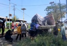 Ditabrak Kereta Api Sri Tanjung, Truk Terpental dan Sopir Selamat