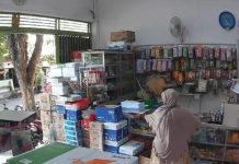 Emak-emak Berkerudung Curi HP di Toko Alat Tulis, Korban Tunggu Tindakan Etika
