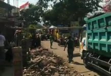 Infrastruktur Lokal Rusak, Warga Watu Gajah Hadang Dump Truk Tol Probowangi