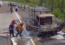 Truk Bermuatan Sepeda Listrik Terbakar di Tol Paspro