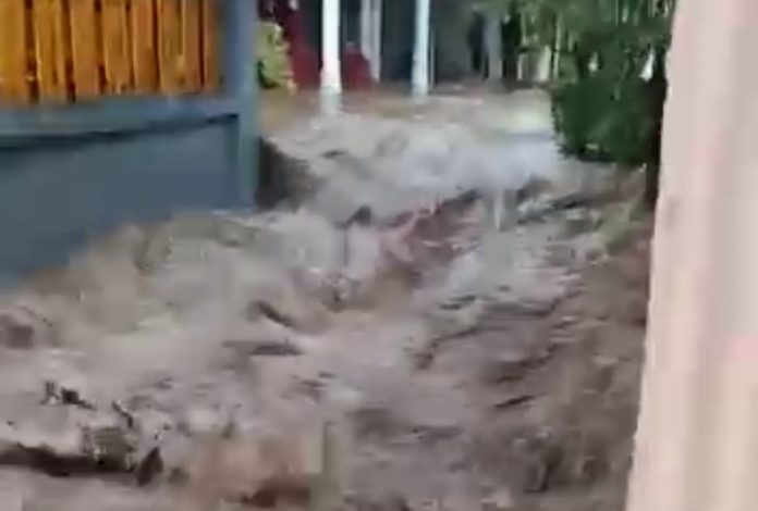 Ratusan Rumah di Kecamatan Dringu Terendam Banjir