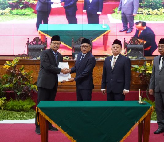 Dewan Usulkan Perda Penataan Tiang dan Kabel Telekomunikasi