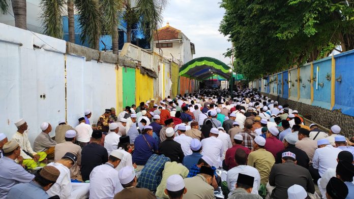 Ribuan Jemaah Hadiri Haul Mbah Slagah