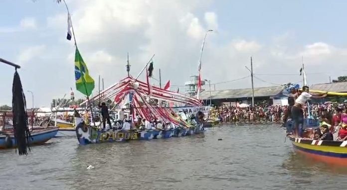 Bersyukur Dapat 1 Kuintal Ikan Per Hari, Ratusan Nelayan Lekok Gelar Petik Laut