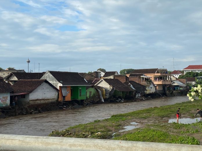 Cegah Banjir Berulang, Pemkab Lumajang Normalisasi Kali Asem