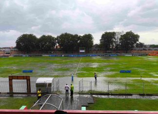 Jelang Kick Off Pertandingan Persekabpas Vs PSGC Ciamis, Hujan Deras Guyur Stadion Pogar Bangil
