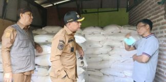 Bupati Probolinggo Ingatkan Pengecer Tak Naikkan Harga Pupuk Bersubsidi di Atas HET