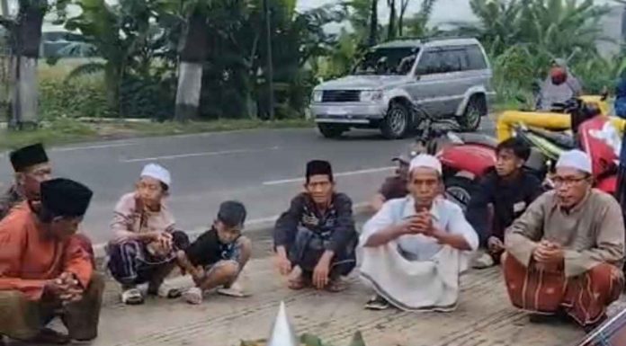 Warga Sambisirah Gelar Slamaten ‘Ruwat Jalan’ hingga Empat Tim Kuat akan Berebut Tiket Final DS Cup 2025 | Koran Online 24 Nov