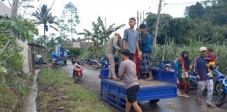 Warga Lereng Semeru Berbondong-Bondong Selamatkan Harta Benda di Tengah Ancaman APG