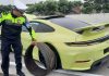 Ban Pecah, Sedan Porsche Hantam Pembatas Tol Paspro