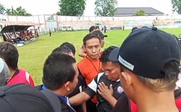 Tak Terima Keputusan Wasit, Official Persepam Pamekasan Tarik Pemain dan Ajak Pengawas Bersumpah di Tengah Laga