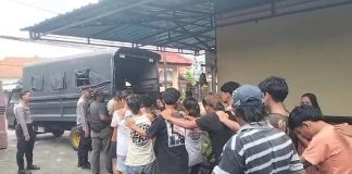 Diserang Brutal di Dekat Gapura Desa, Pria di Probolinggo Dibacok Gerombolan Remaja, 21 Orang Diamankan Polisi