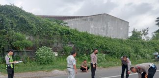 Tragis Subuh Hari, Pejalan Kaki Tewas Ditabrak Kendaraan Misterius di Kraksaan