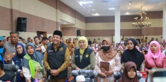 Pemprov Jatim Salurkan Bansos Rp16 Miliar di Probolinggo, Sasar Disabilitas hingga BUMDesa