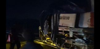 Diduga HT Petugas Perlintasan Rusak, KA Blambangan Ekspres Tabrak Truk di Perlintasan Leces Probolinggo