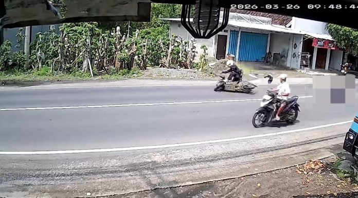 Warga Kraton Meninggal Dunia Tertabrak Motor hingga Khofifah Sebut Banjir Rejoso Terkunci Kondisi Geografis | Koran Online 28 Mar