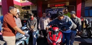 Driver Ojol, Korban Curanmor, Tersenyum Setelah Polres Probolinggo Kembalikan Motor yang Hilang