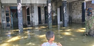 Warga Pulokerto Kebanjiran Sudah Dua Hari, Puluhan Rumah Masih Tergenang
