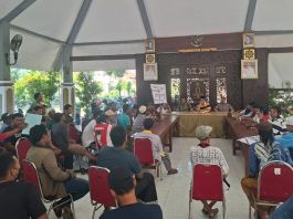 Warga Kalirejo Geruduk Kantor Kecamatan Kraton, Minta Kasun Kisik Mundur