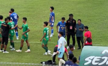 Gagal Menang di Kandang, Coach Bio Paulin Malah Jadi Artis Dadakan bagi Skuad Lawan