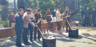 Kejari Bangil Musnahkan Sabu 1,3 Kilogram dan Ribuan Pil Haram dari 70 Perkara