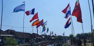 Kampung Gila Bola di Pasuruan Sambut Piala Dunia 2026, Ratusan Bendera Negara Peserta Berkibar