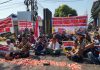 Warga Tabur Bunga di Tengah Jalan, Desak Rekayasa Lalu Lintas di Jalan Gatot Subroto Dievaluasi