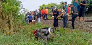 Diduga Kurang Waspada, Driver Ojol Meninggal Tertabrak KA di Perlintasan Tanpa Palang di Beji