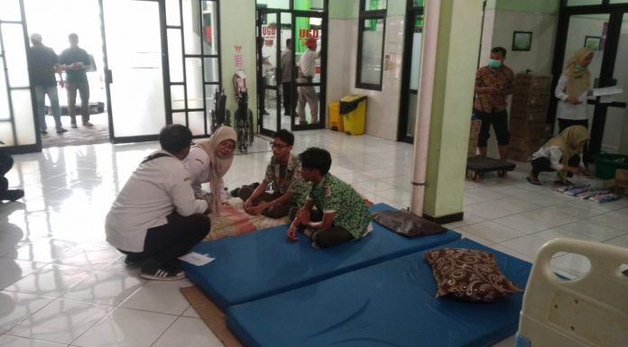 14 Siswa SMAN 1 Pandaan Diduga Keracunan MBG hingga Soal Bundaran Apollo Gempol | Koran Online 23 Jul