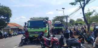 Blokade Pantura Grati Belum Dibuka, Sopir Truk Terjebak Empat Jam di Tengah Antrean