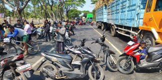 Pantura Grati Lumpuh Diblokade Warga, Ini Jalur Alternatif untuk Motor, Mobil, dan Truk