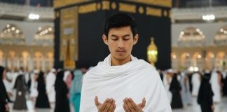 Jemaah Umrah Sering Video Call dari Ka’bah, Bolehkan Orang Lain Ikut Berdoa?