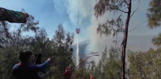 Kebakaran Bromo Kembali Membesar, Medan Terjal Hambat Pemadaman di Dekat Seruni Point