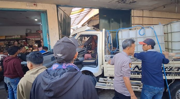 Turunan Maut Bromo, Minibus Diduga Rem Blong Tabrak Truk, Enam Luka-luka
