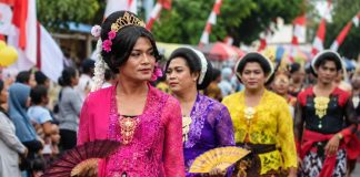 MUI Soroti Kostum Karnaval Agustusan, Pria Pakai Busana Perempuan Hukumnya Haram