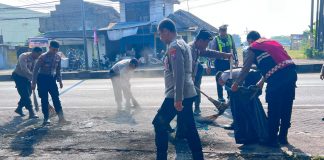 Konvoi Oknum Diduga Suporter Arema vs Bonek Ricuh di Sukorejo, Mobil Polisi Dibakar dan Dirusak
