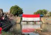 Upacara HUT RI ke-81 Digelar di DAM Pleret, Bendera 17 Meter Membentang di Sungai