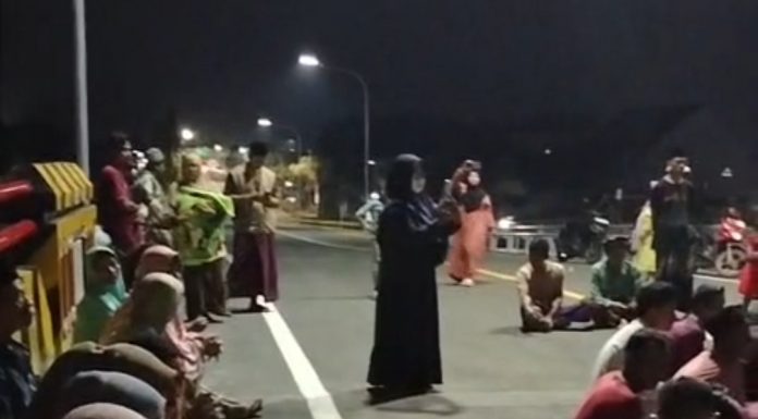 Warga Gelar Syukuran di Tengah Jalur Pantura Jembatan Buk Wedi hingga Kecelakaan di Purwodadi Diduga Rem Blong | Koran Online 10 Sep