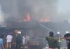 Total 300 Kios Terbakar, 25 Tangki Air Dikerahkan, Korsleting Listrik Diduga Jadi Penyebab Kebakaran Pasar Kepulungan