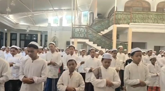 Api Bromo Telan Empat Nyawa, Ribuan Santri Ponpes Raudhatul Jannah Kirim Doa