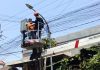 Kabel Semrawut di Tiang PJU Pasuruan Dibersihkan, Dishub Siapkan Aturan Izin