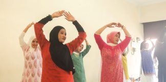 Dari TikTok hingga Jadi Keluarga, Cerita Ibu-Ibu Pasuruan yang Disatukan Cinta Bollywood