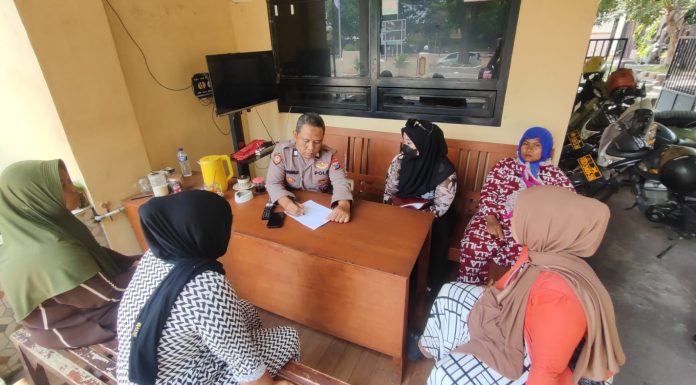 Ibu-Ibu Datangi Polsek Wonorejo, Ngaku Tertipu Modus Pinjam KTP, Uang Tak Kembali