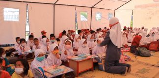 Sekolah Rusak, Ratusan Siswa Korban Semeru Belajar di Tenda Darurat
