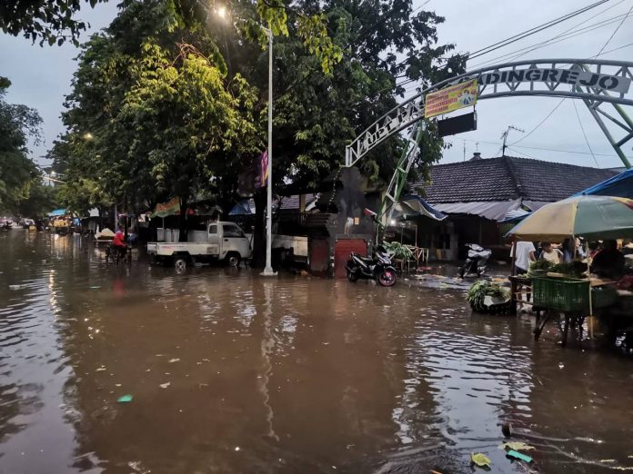 Diguyur Hujan Berjam - jam, Pasar Gadingrejo Kebanjiran