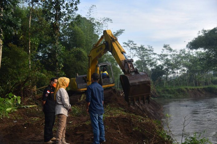 Cegah Banjir, Sungai Curah Menjangan Kutorenon Dinormalisasi